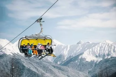 На горных курортах Сочи вновь заработает единый ски-пасс в Отеле 28 в г. Сочи на горнолыжном курорте Роза Хутор